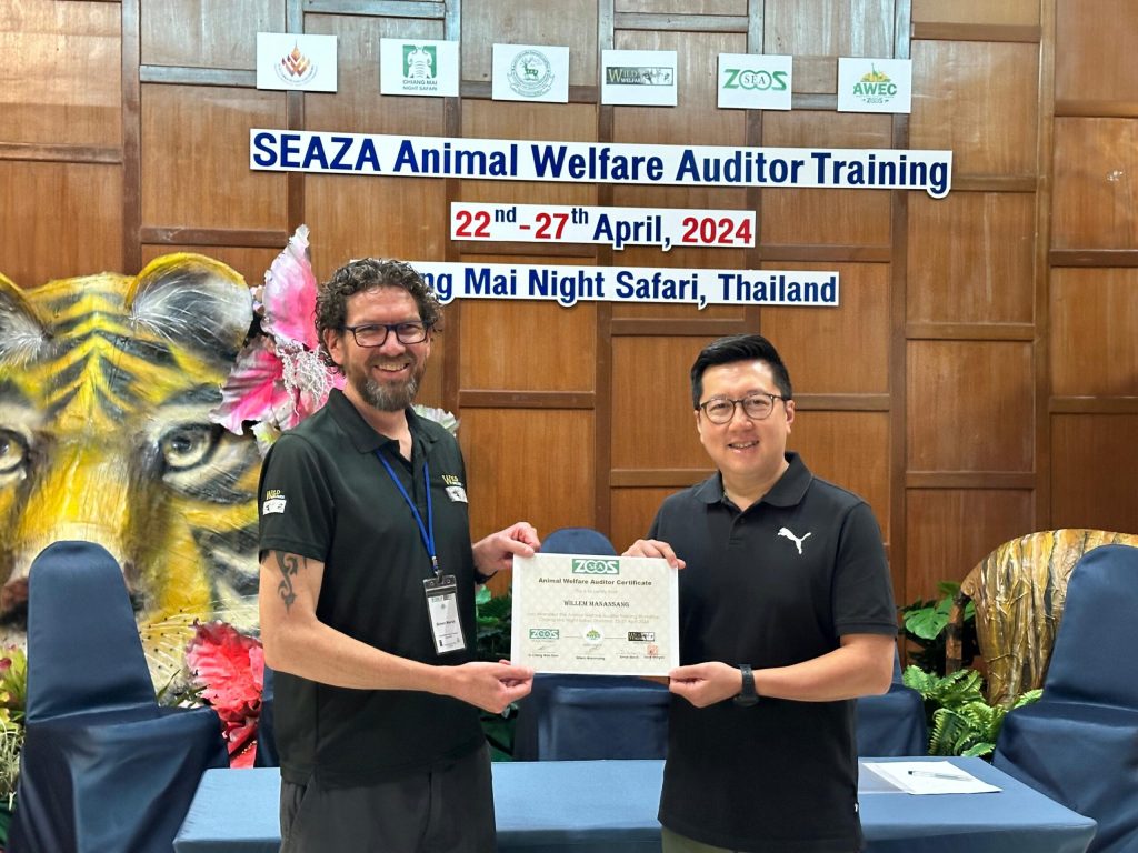 Simon Marsh and WILLEM MANANSANG of SEAZA